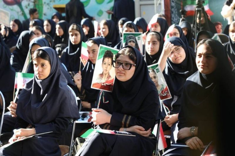  زنگ آغاز سال تحصیلی در منطقه ۱۷ به یاد شهدای دانش&zwnj;آموز میناب نواخته شد