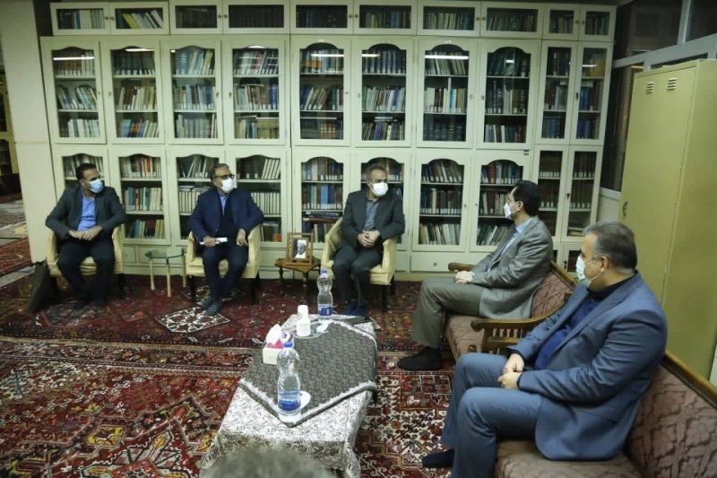 بازدید شهردار منطقه۵ از کتابخانه دانشمند فقید علامه جعفری