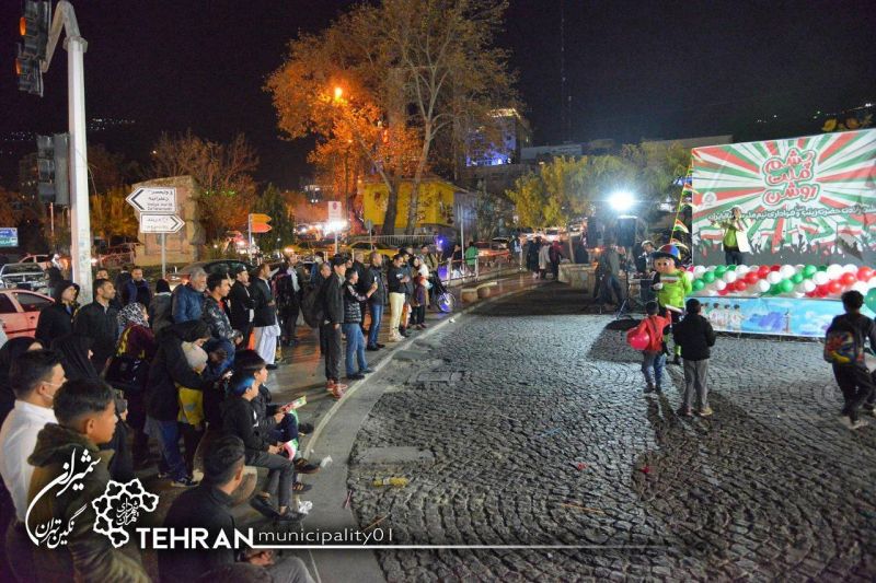  جشن ولادت حضرت زینب(س) و هواداران تیم ملی فوتبال ایران در میدان تجریش برگزار شد
