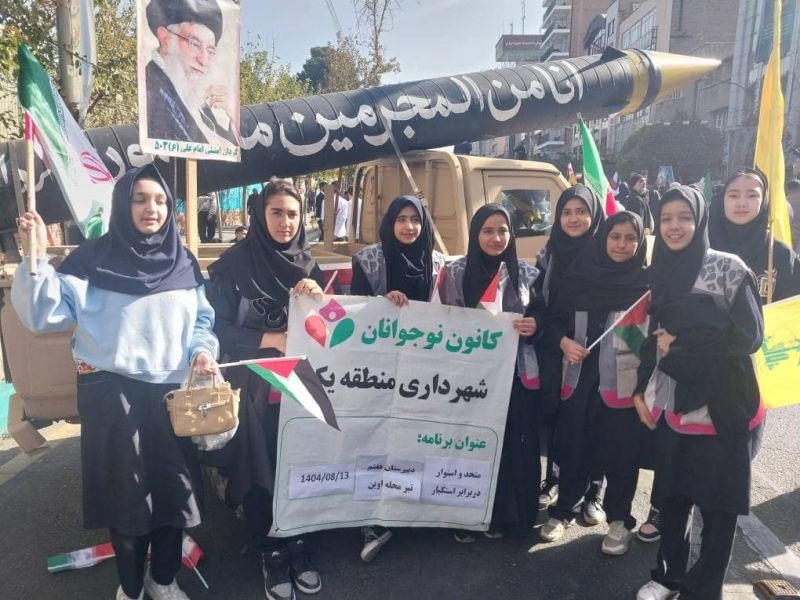 حمل تابوت‌های اسرائیل در راهپیمایی ۱۳ آبان؛ پیام مقاومت از زبان دانش‌آموزان