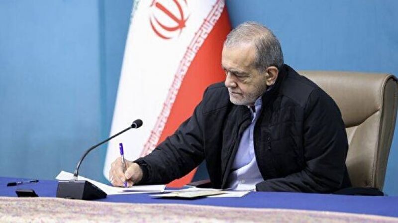  پزشکیان: دشمنان مکار آرزوی تسلیم ایران را به گور می&zwnj;برند