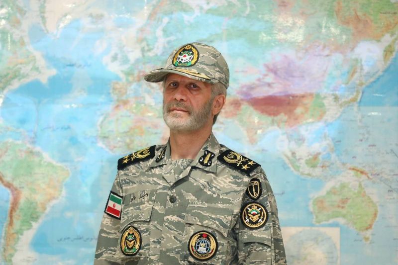  فرمانده کل ارتش: ملت ایران تسلیم شدنی نیست