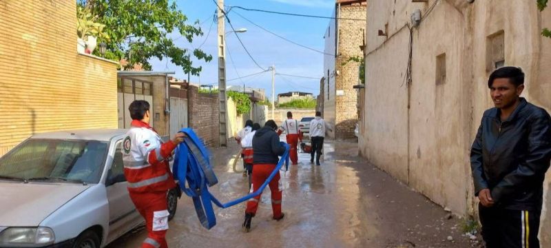 سیل بیش از ۲۶۰۰ نفر از مردم را گرفتار کرد/ امدادرسانی هلال‌احمر در ۱۱ استان ادامه دارد