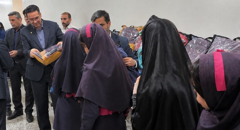 توزیع هزار بسته نوشت افزار میان دانشآموزان نیازمند با حمایت شرکت نفت سپاهان
