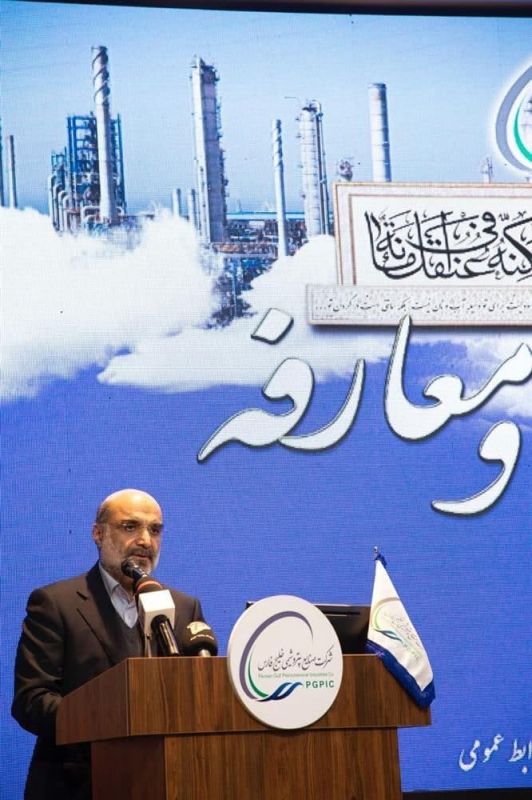 پتروشیمی، راه برون&zwnj;رفت کشور از مشکلات اقتصادی است/ افزایش سودآوری گروه صنایع پتروشیمی خلیج&zwnj;فارس، هدف اول ماست/ مقامات سطح بالای کشور باید در قیمت&zwnj;گذاری خوراک پتروشیمی&zwnj;ها دخیل باشند/ تکمیل زنجیره ارزش و به&zwnj;ویژه توسعه صنایع پایین&zwnj;دستی اولویت ماست