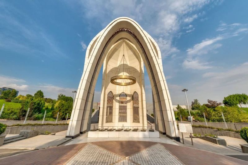او خواهد آمد