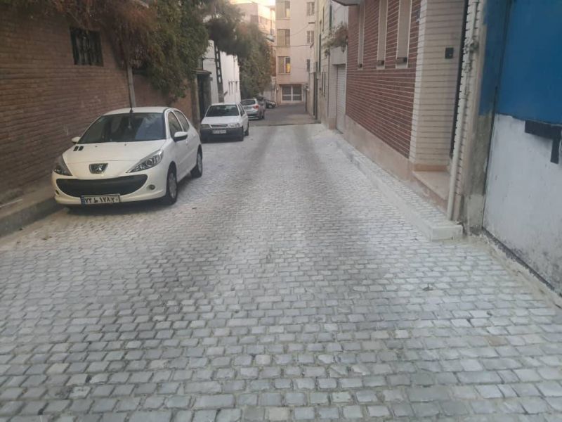 بازسازی و نوسازی پیاده&zwnj;راه سنگی مجاور موزه سیمین و جلال