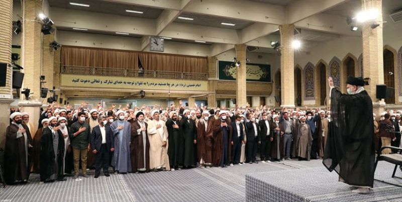 تبیینِ رهبر انقلاب از صفآرایی نظام اسلامی و لیبرال ـ دمکراسی غرب در صحنه جنگ تبلیغاتی