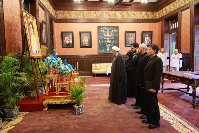 تسلیت رسمی ایران به تایلند؛ رئیس سازمان فرهنگ و ارتباطات اسلامی دفتر یادبود ملکه سیریکیت را امضا کرد