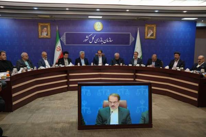 برخورد قاطع با هرگونه سوءاستفاده از کارتهای بازرگانی/ همه دستگاههایی که در ایجاد یا تداوم این وضعیت نقش داشتهاند، باید پاسخگو باشند