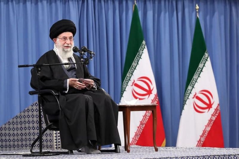 رهبر انقلاب: دشمن برای تحریف واقعیتها تصویر سراپا جنایت ساواک را هم تزیین میکند