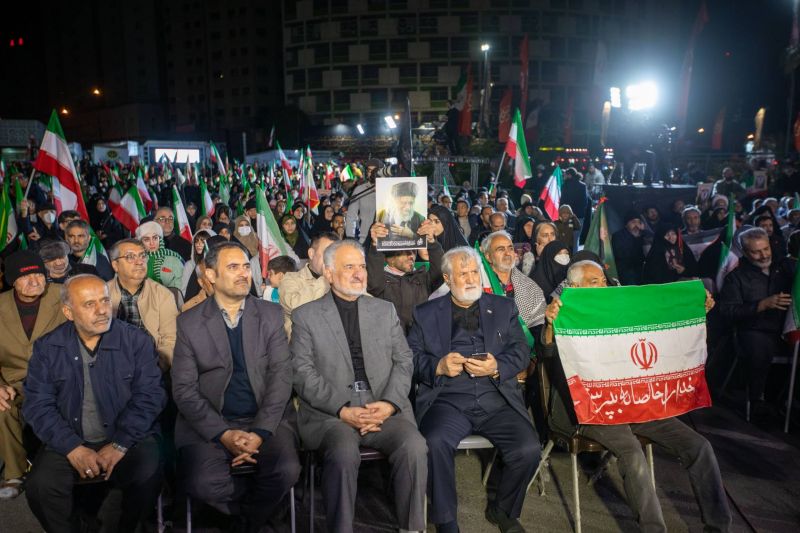 تجدید میثاق «ثقلین» با «ولایت»؛ اجتماع جامعه قرآنی ایران همزمان با اربعین امام شهید در میدان ولیعصر(عج)