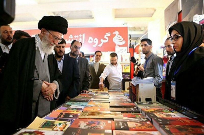بازدید رهبر انقلاب از سیوچهارمین نمایشگاه بینالمللی کتاب تهران