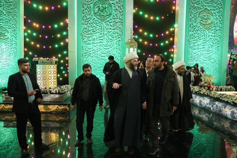 بازدید حجتالاسلام قمی از پشت صحنهی برنامهی محفل