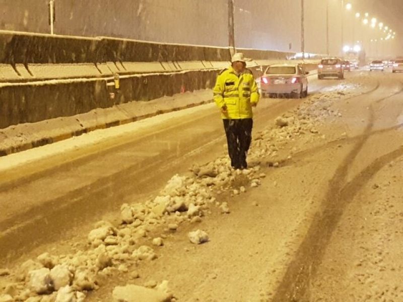  بارش باران و برف در محورهای ۹ استان کشور/ ۷ جاده مسدود است