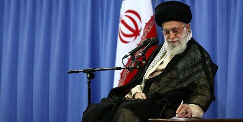 پیام رهبر انقلاب به اجلاس سراسری نماز/ آیتالله خامنهای: هر تلاش فکری و عملی برای نشان دادن ارزش نماز کاری در جهت نورانی کردن دل انسانها است