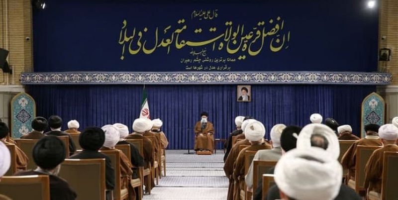 سادهلوحانهتر از پیشنهاد کاهش قدرت دفاعی برای حساس نشدن دشمن، وجود ندارد/قدرت ملی برای هر کشوری حیاتی است /«مزدورپروری، حرامخوارسازی، تهدید و تطمیع» را جزو روشهای مختلف دشمن است