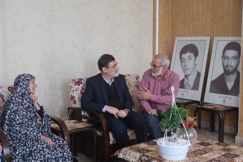 رییس بنیاد شهید و امور ایثارگران با خانواده معزز شهدا دیدار کرد