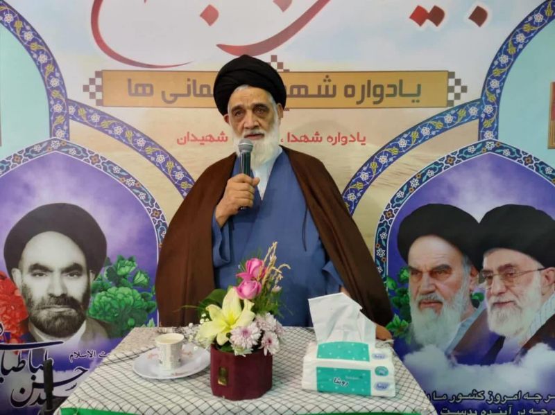  باید قدردان نعمت بزرگ انقلاب اسلامی باشیم/مسئولان با شتاب بیشتری مشکلات مردم را رفع کنند