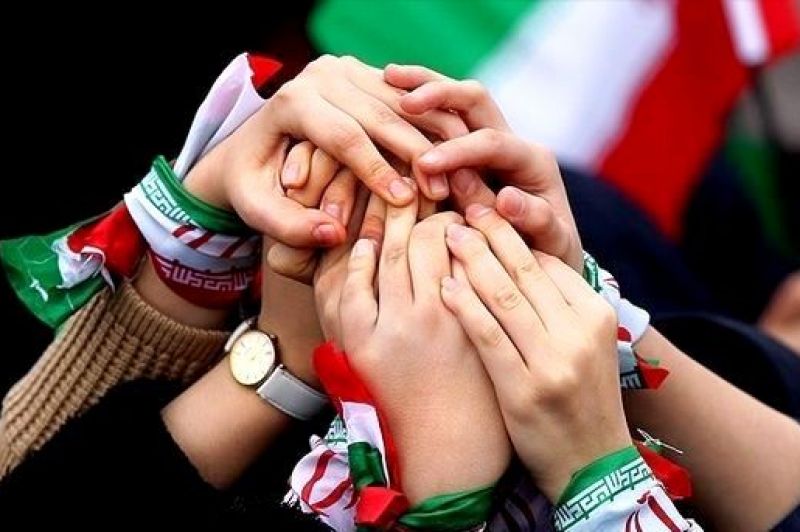 جهان ساز ستایش قهرمانان ایرانی را مینوازد
