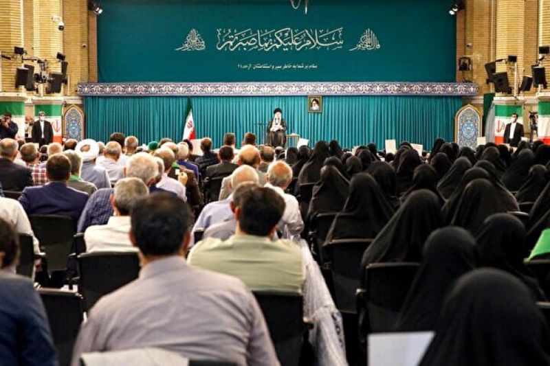رهبر انقلاب:خاطرات شهدا باید با زبان هنر زنده نگه داشته شود