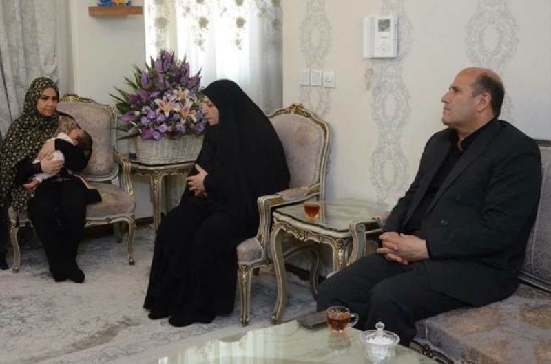 دیدار معاون تعاون و امور اجتماعی بنیاد شهید و امور ایثارگران با خانواده &laquo;شهید اثنی&zwnj;عشری&raquo;