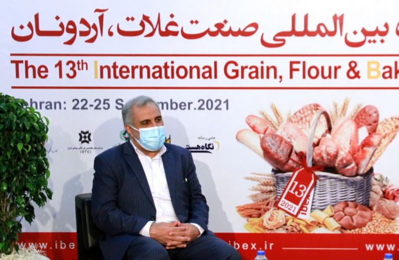  معاون وزیر جهادکشاورزی : در صنعت غلات ، آرد و نان خودکفا هستیم 