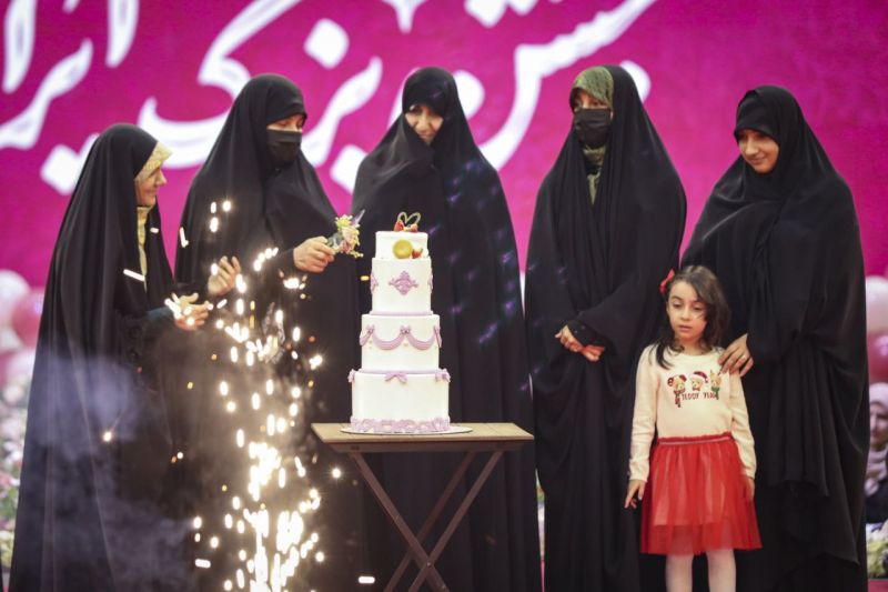 تجلیل از ۱۰ بانوی افتخارآفرین و اهدای تندیس &laquo;ایران&zwnj;بانوی طلایی سال ۱۴۰۴&raquo; به یک مخترع جوان