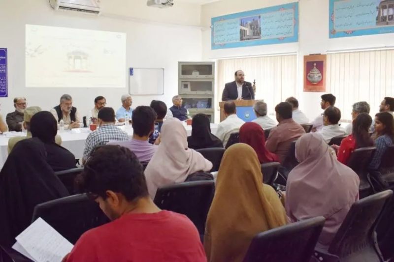 حافظ آیینه تمام&zwnj;نمای روح ایرانی است