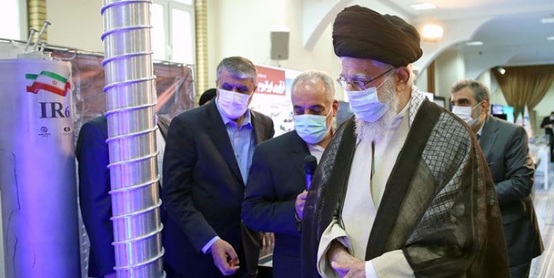 جزئیاتی از بازدید یک ساعت و نیمه رهبر انقلاب از نمایشگاه دستاوردهای صنعت هستهای کشور
