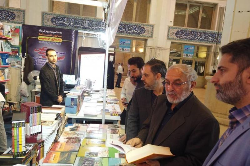 سردار ادیبی از نمایشگاه بین المللی کتاب تهران بازدید کرد 